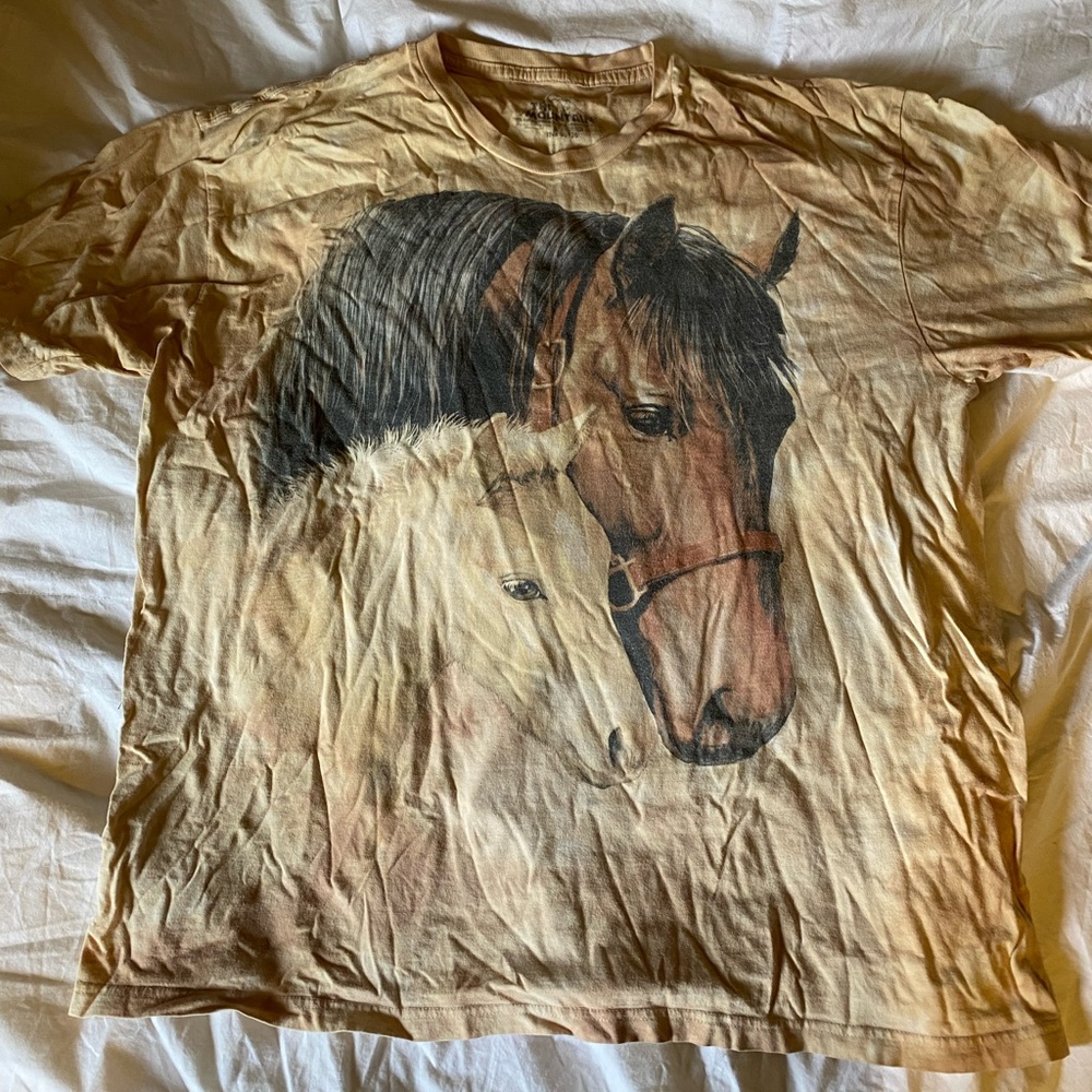 Woman’s tee - Picture 2 of 2